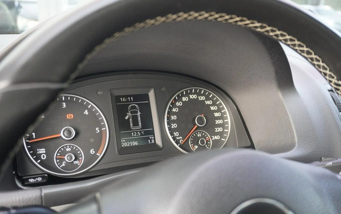 Volkswagen Touran cena 46999 przebieg: 200000, rok produkcji 2014 z Debrzno małe 562